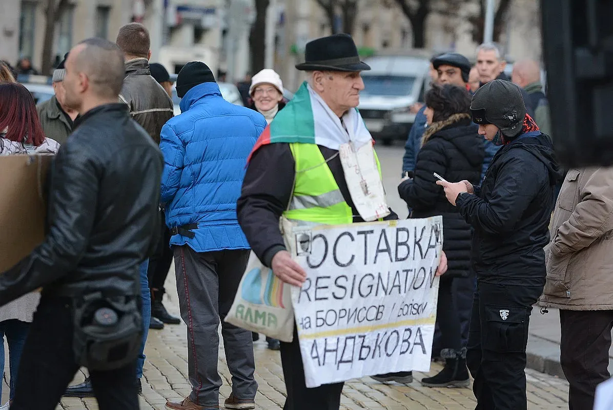Атаката на кабинета, тъпани пред Съдебната палата
