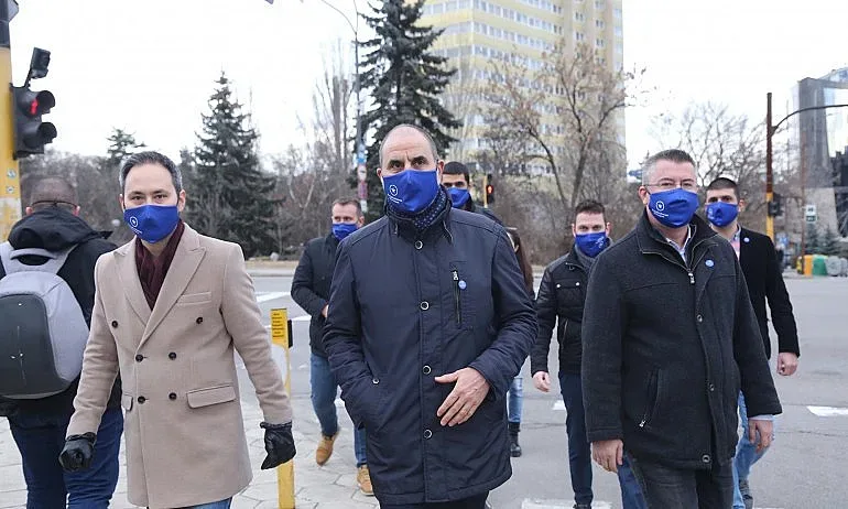 Умни и красиви изгониха Цветанов от протест