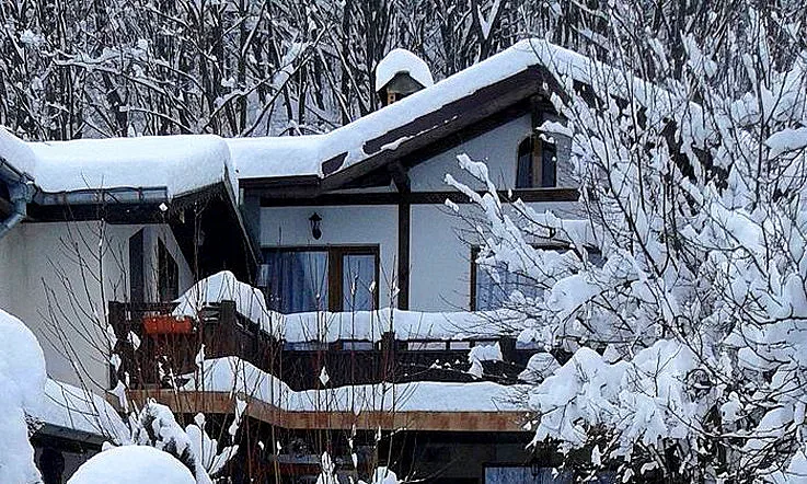 Къщите за гости пълни, големите хотели - празни