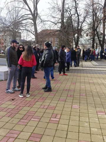 Протести: Не искаме пари, а отворени врати