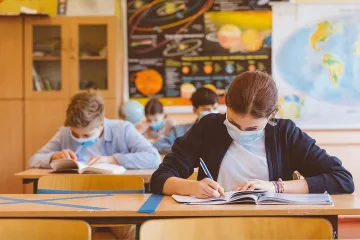 Учениците от 7, 8 и 12 клас се връщат в училище