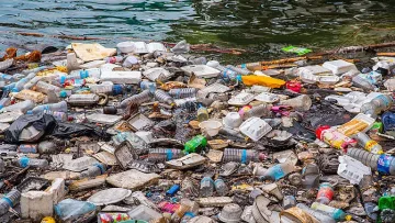 Глобяват десетки кметове заради отпадъци