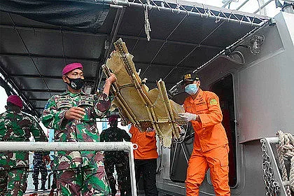 Ето защо е паднал боингът в Индонезия