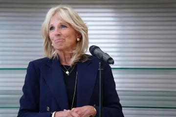 Ковид проклятие дебне над семейство Байдън