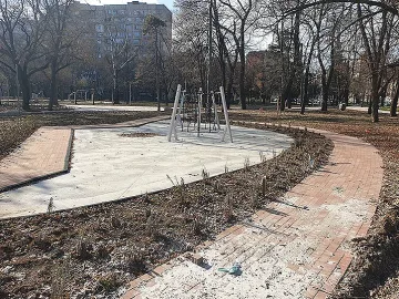 Напредва ремонтът на Станционната градина в Стара Загора