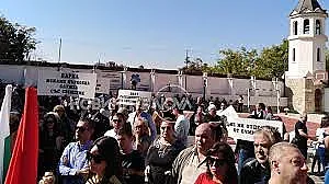 Арменците към Радев: Сменете датата на изборите