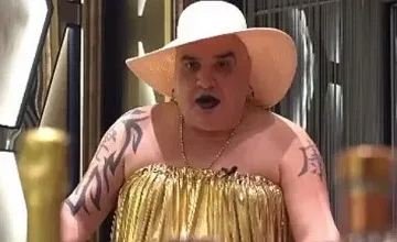 Фънки записва клип с женски дрехи