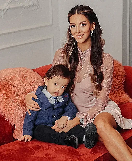 Оксана дразни крал Мохамед V с наследника