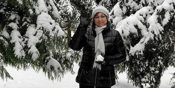 Нинова празнува ЧРД в снежна гора