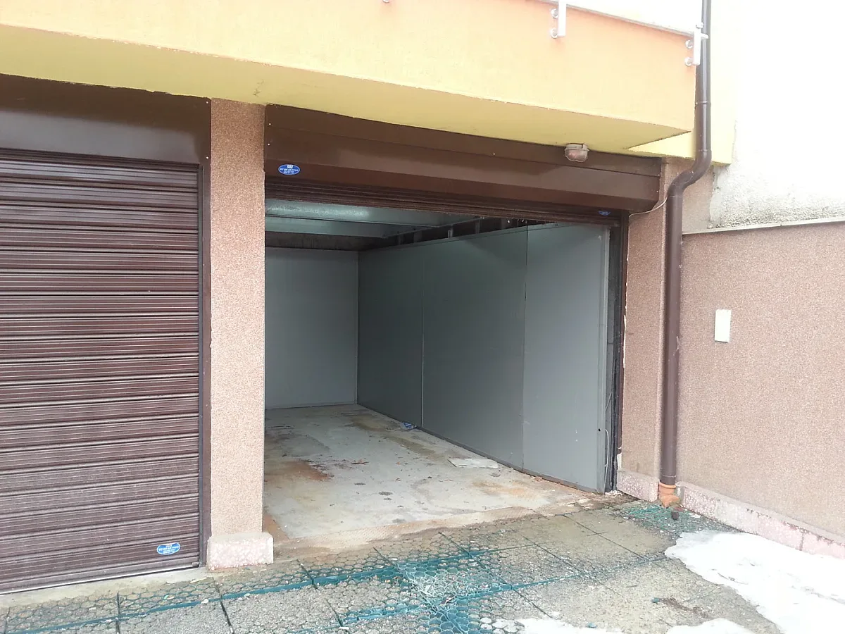 Гаражът стана златен. Цените му плашат