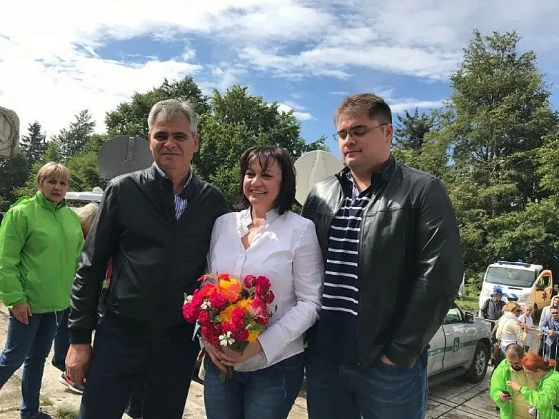 Корнелия Нинова празнува ЧРД без любимия си мъж