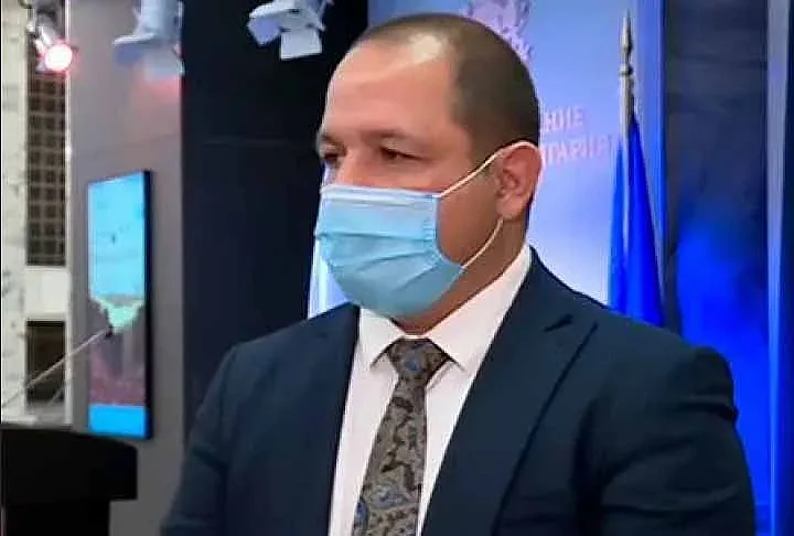 Католиците скочиха на Радев за датата на вота