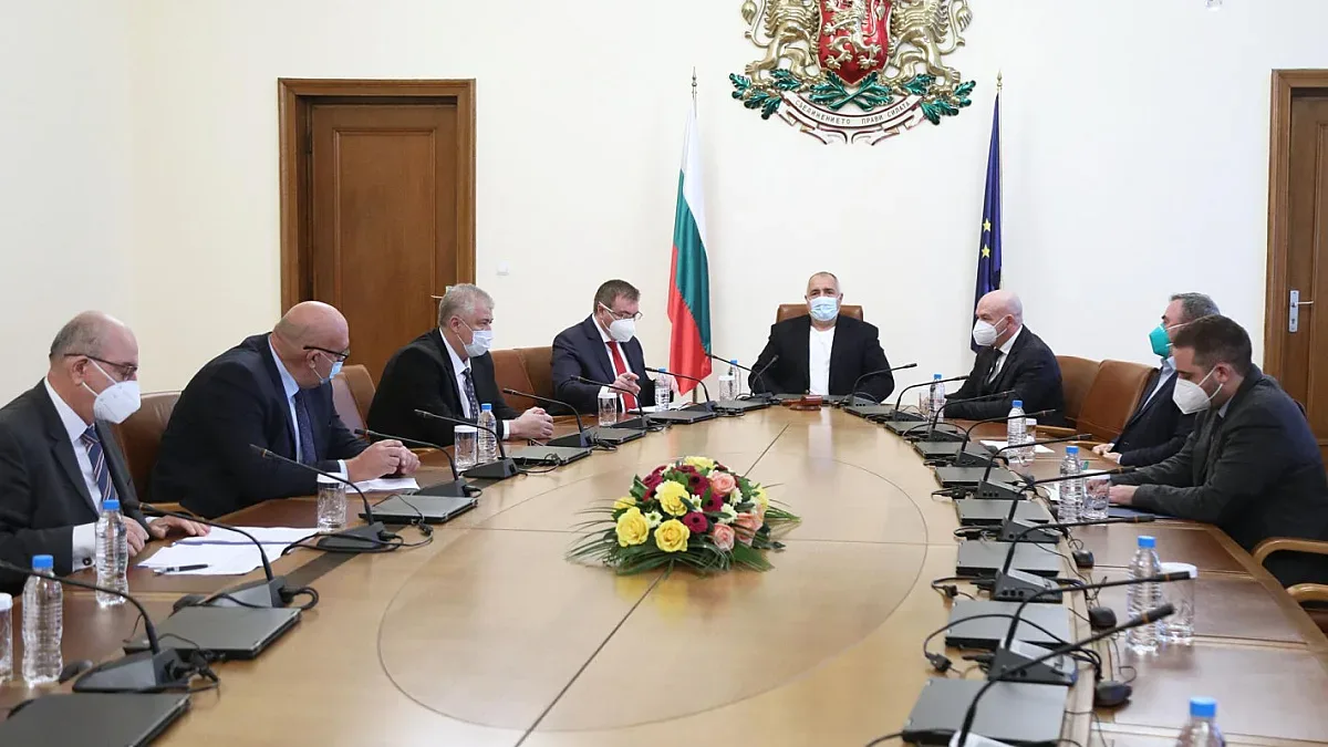 Подновяват плановите операции