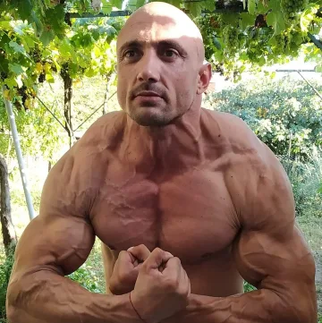 Фитнес маниакът от Енина се предаде