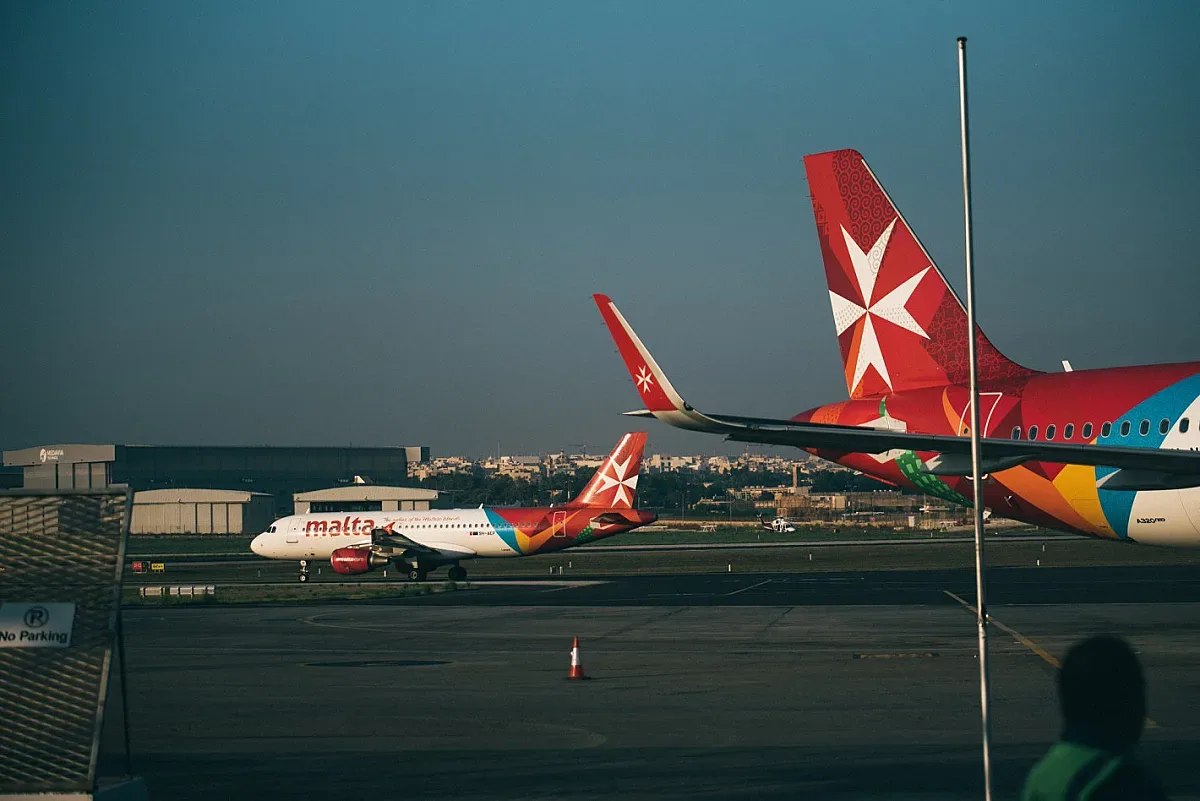 Върнаха самолет в Малта заради българка