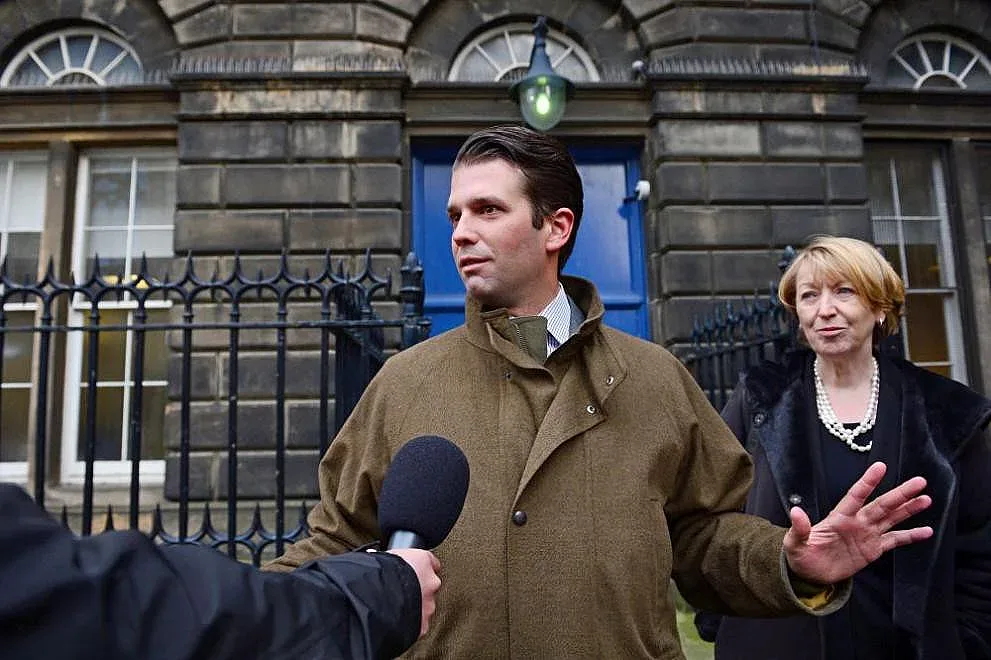 Малкият Тръмп брани баща си с реч за Сталин