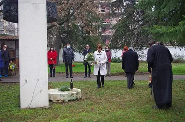 Поклон и цветя за загиналите за Освобождението на Казанлък