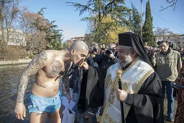 21-годишният студент Валентин Тачев извади Богоявленския кръст