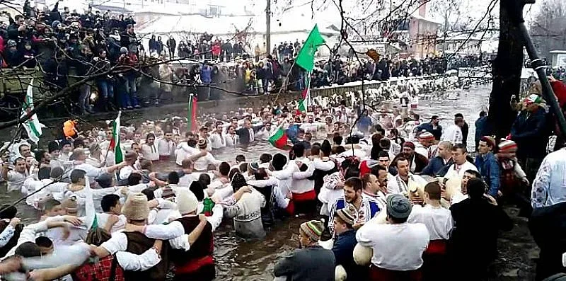 За първи път и жена на леденото хоро