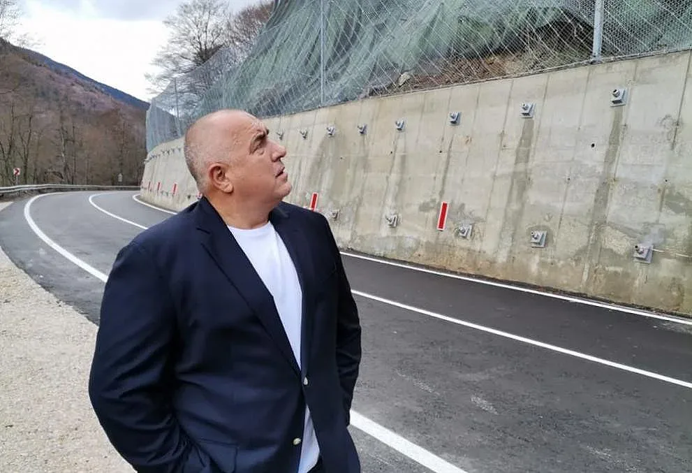 Борисов смени джипката с хеликоптер