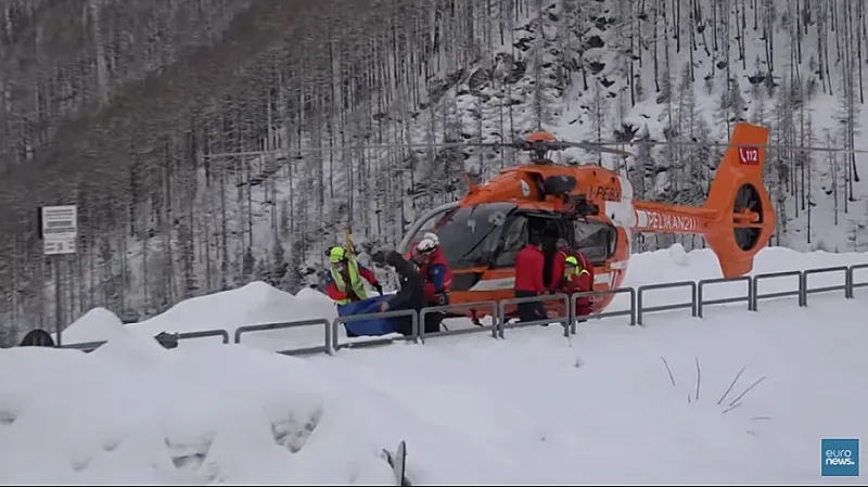 Лавина затрупа ексшеф на Райфайзенбанк