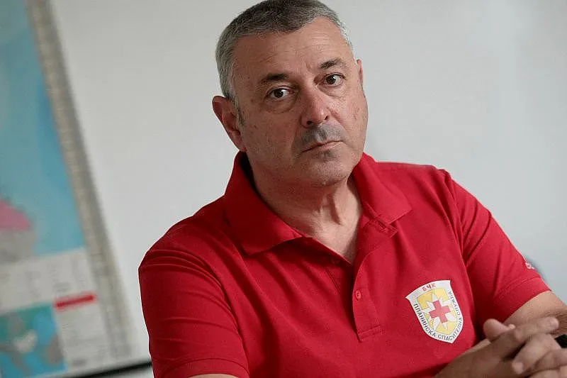 Спасители: С хеликоптер щяхме да приключим за час