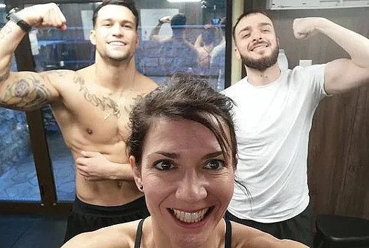 Хепи Ванче засрами Криско във фитнеса