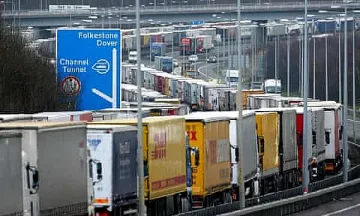 МВнР: Камионите към Дувър се движат бавно