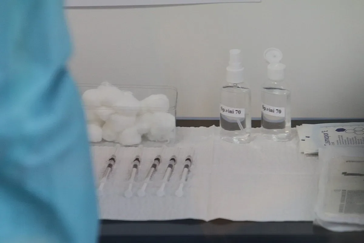 672-ма медици ваксинирани. Имунизацията продължава