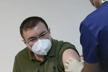 Ваксинираха 672 медици в България