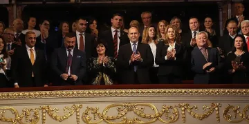 Известни личности се включват в Коледен концерт