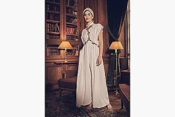 Сватбени рокли 2021 – леки и многоцветни