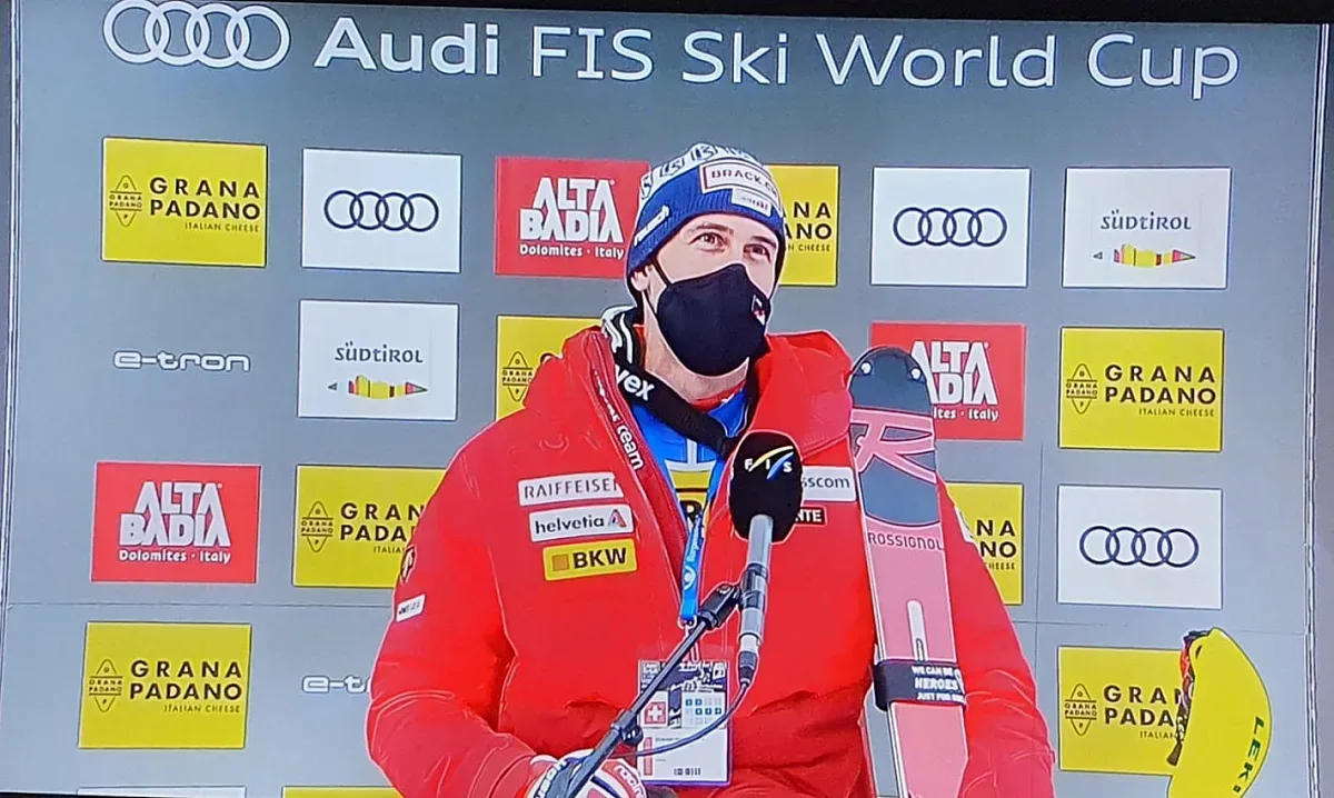 Швейцарец спечели първия слалом