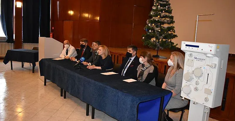 Магистрати с дарение за Св. Анна София и Бургасмед