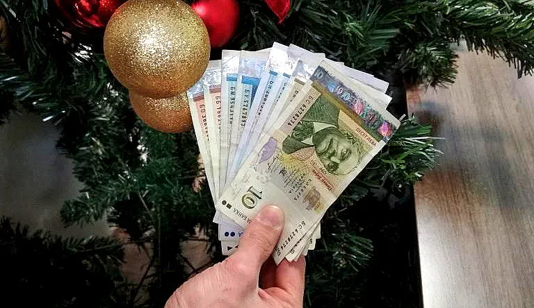 Половината работодатели дават бонуси