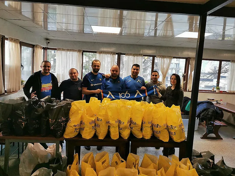 Фенове на "Левски" нахраниха 50 семейства