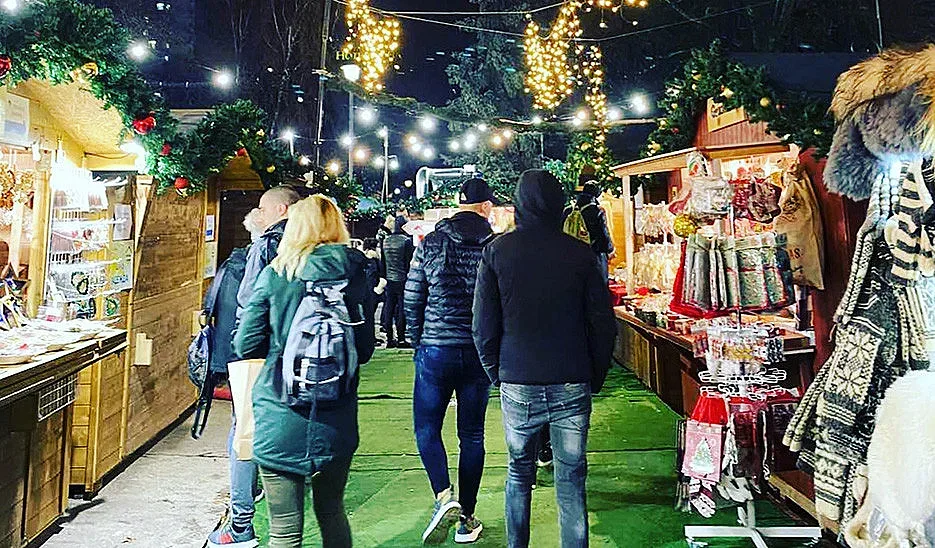 Нощен пазар за Коледа