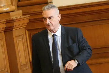 Депутатът Валентин Касабов загуби битката с ковид