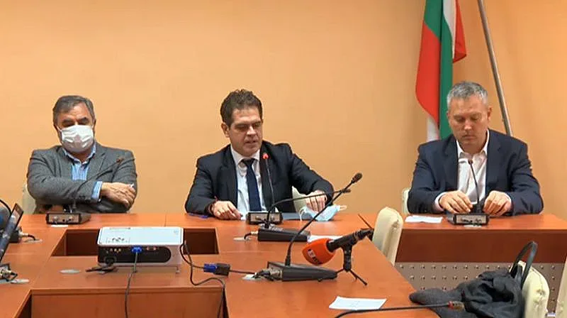 Впрягат държавата в помощ на веригите магазини