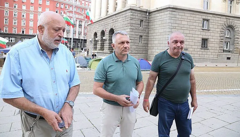 Минеков би шута на "отровното трио", няма единство