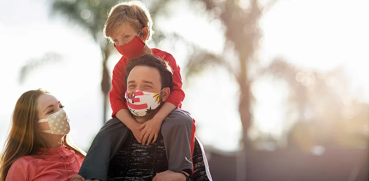 СЗО: Носете маски и на семейните празници