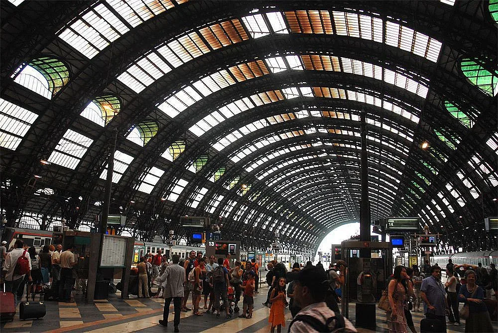 КПП-та хващат в обръч Италия