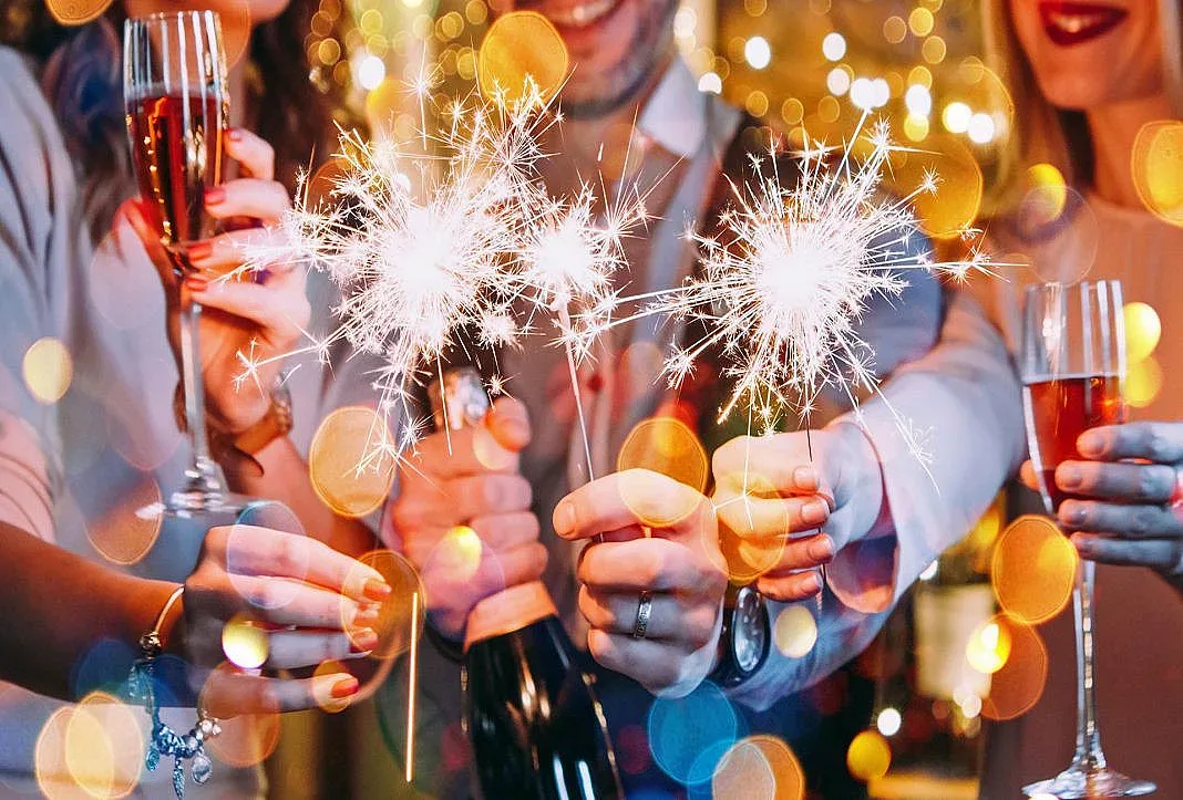 До 9 души на маса за празниците в Гърция