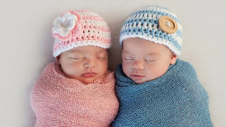 Коледен подарък: Майка роди втора двойка близнаци