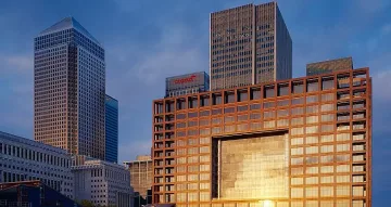 Чужди банки удрят по финансовия сектор в Лондон