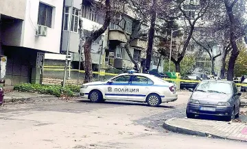 Момиче избягало от труповете през прозореца