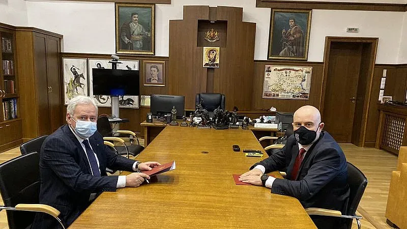 Гешев подписа с КРИБ, ще бранят икономиката