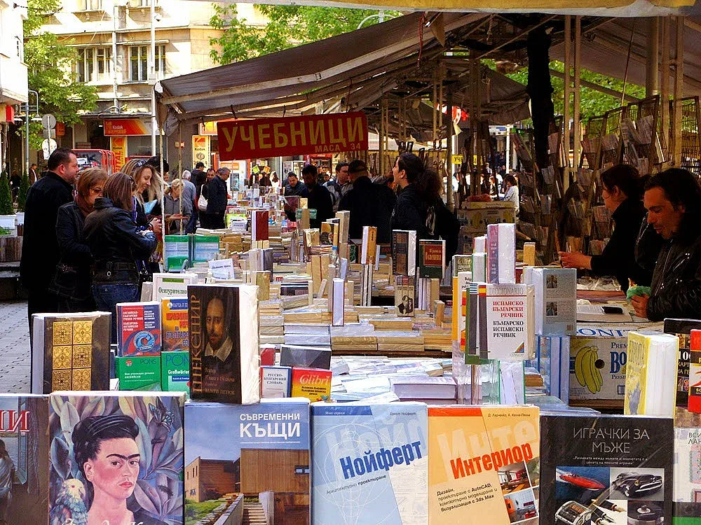 Книгите се връщат на площад „Славейков“