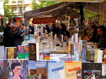 Книгите се връщат на площад „Славейков“