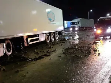 Аварирал тир спря движението на Околовръстното